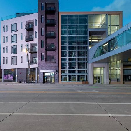 Flexhome Skywalk To Fiserv U3 With Rooftop, Gym, And Parking Milwaukee Exterior photo