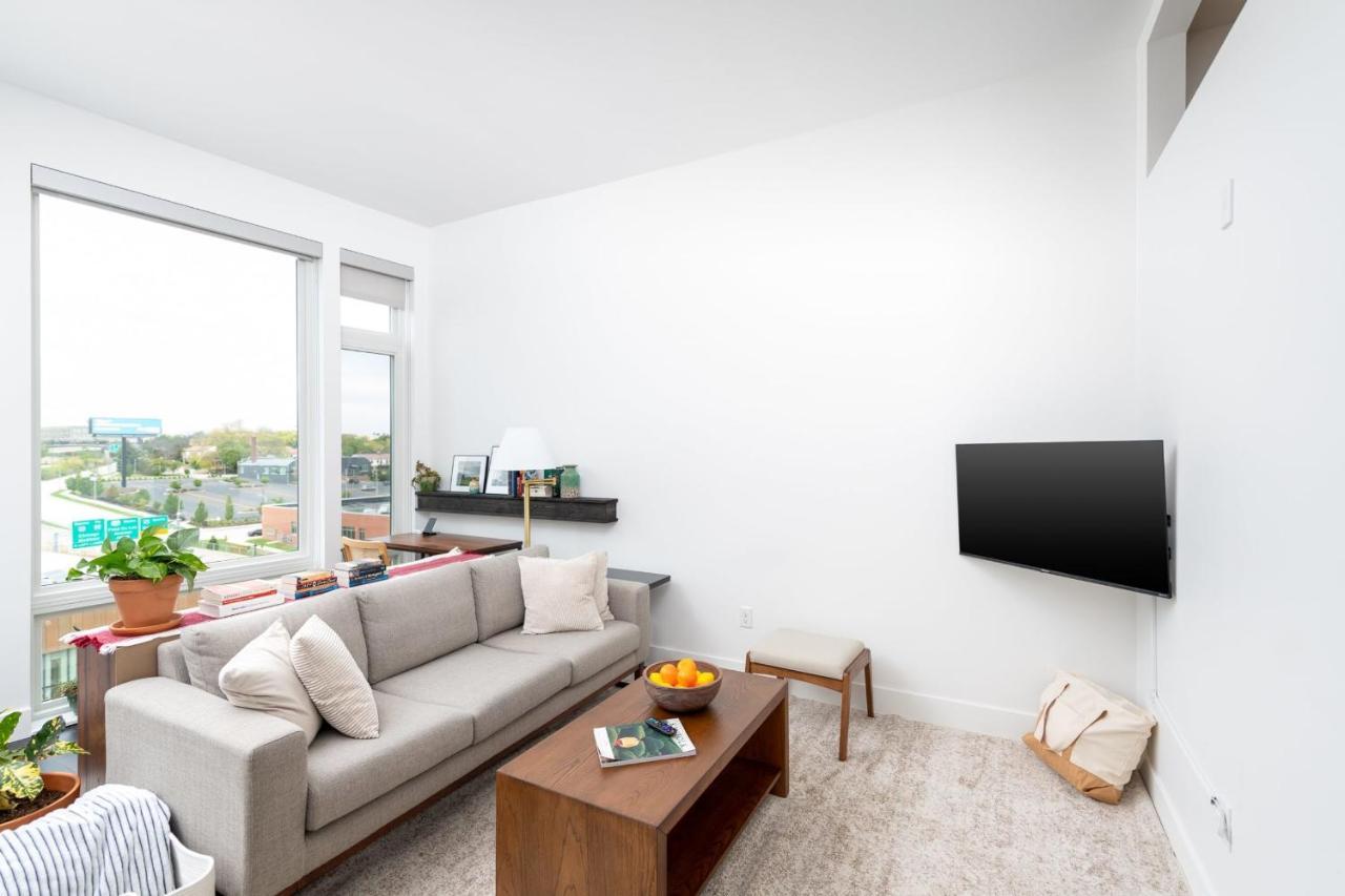 Flexhome Skywalk To Fiserv U3 With Rooftop, Gym, And Parking Milwaukee Exterior photo
