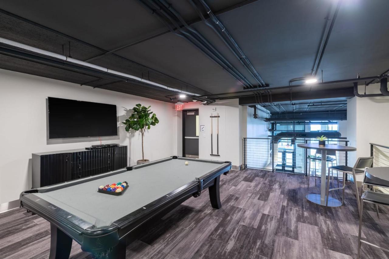 Flexhome Skywalk To Fiserv U3 With Rooftop, Gym, And Parking Milwaukee Exterior photo