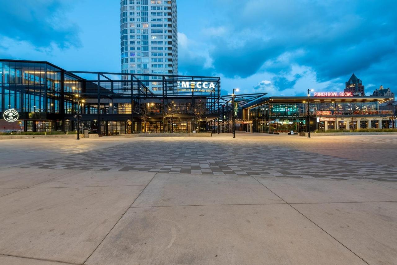 Flexhome Skywalk To Fiserv U3 With Rooftop, Gym, And Parking Milwaukee Exterior photo